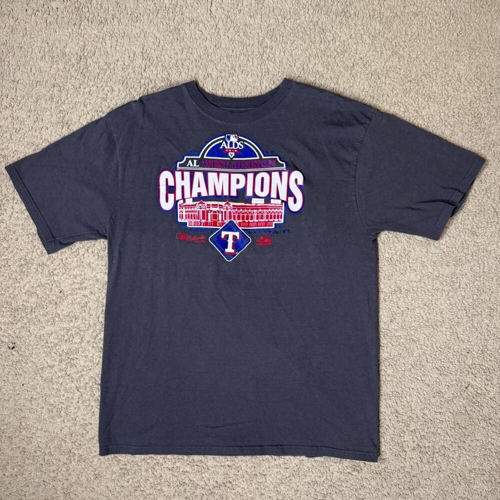 Mlb Men's Grey and Navy T-shirt